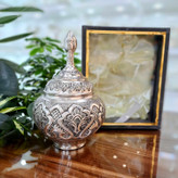 شکلات خوری قلمزنی شبه نقره به همراه باکس جیر