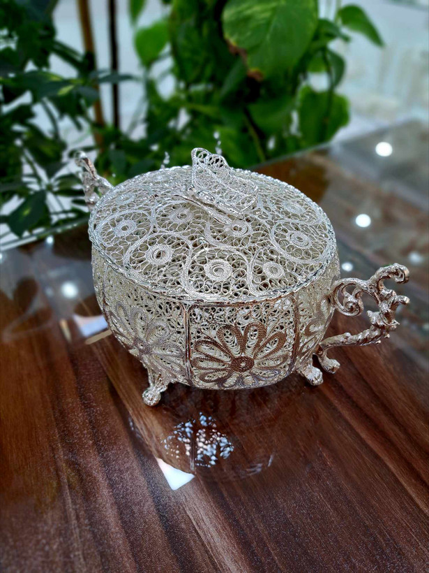 شکلات خوری ملیله اصفهان